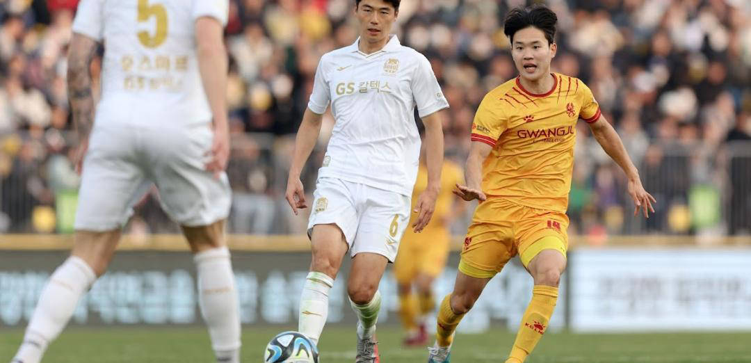 首尔FC球员展现技术特点，备战下场比赛的简单介绍