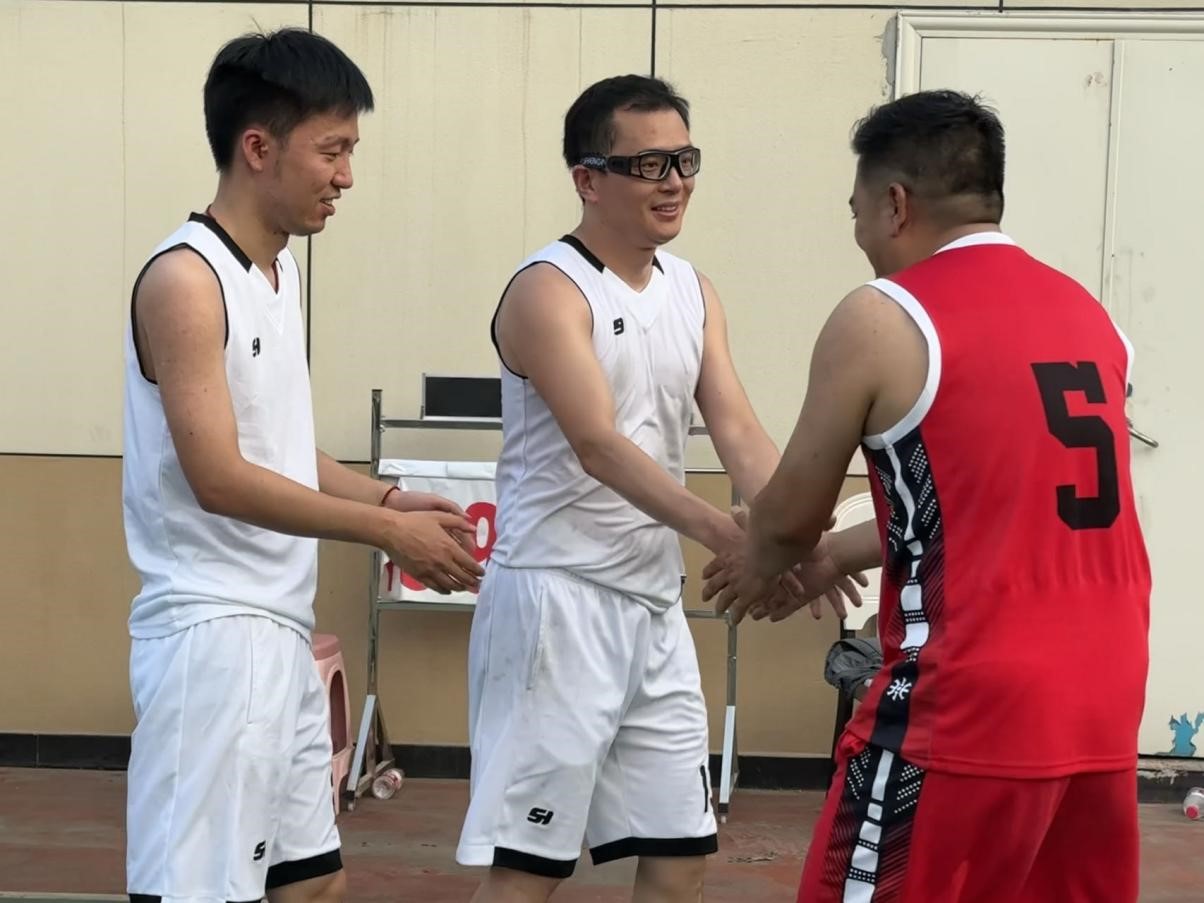 篮球比赛向人们展示了团队力量的重要性